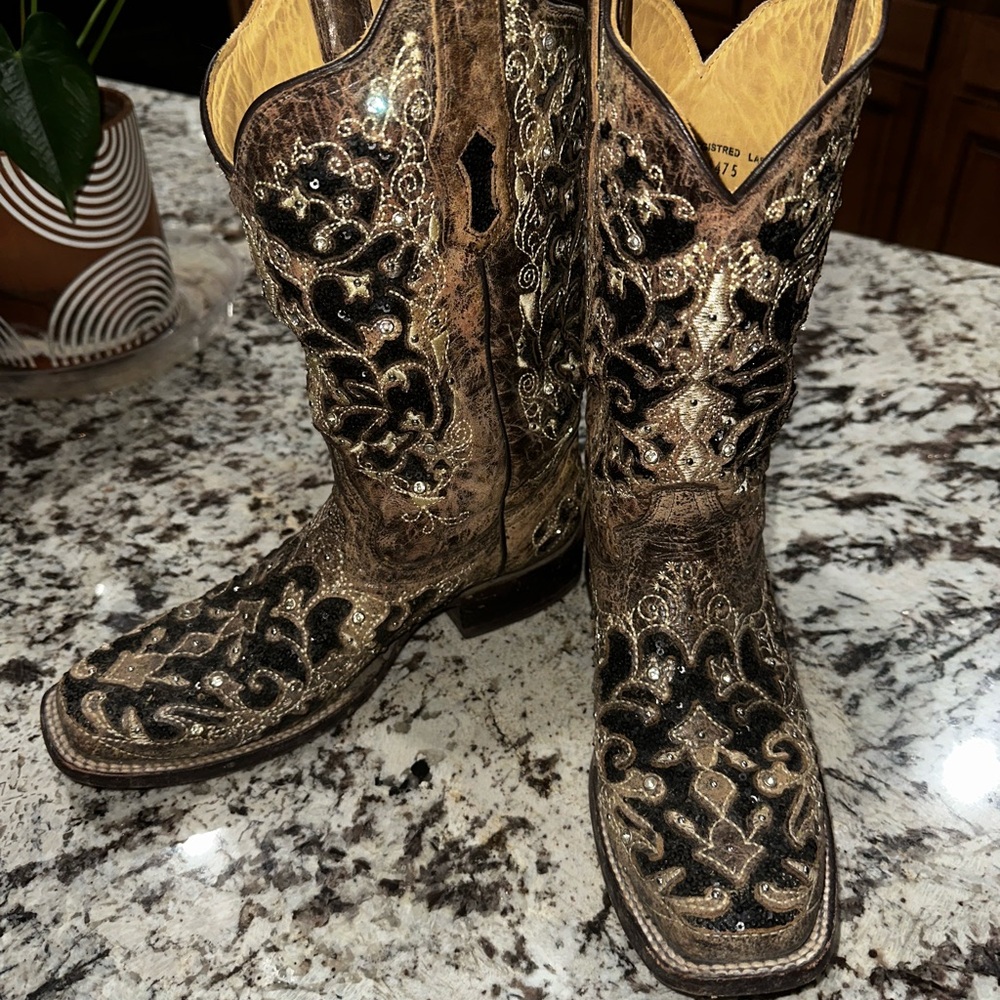 Embroidered Western Cowboy Boots - Picture 3 of 3